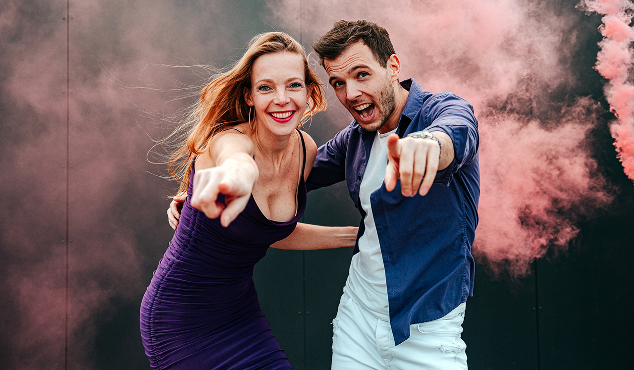 Live optreden van populaire feestband op evenement - feestelijke ambiance gegarandeerd
