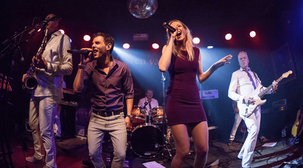 Feestband brengt sfeer en plezier op evenement - live muziek van topkwaliteit