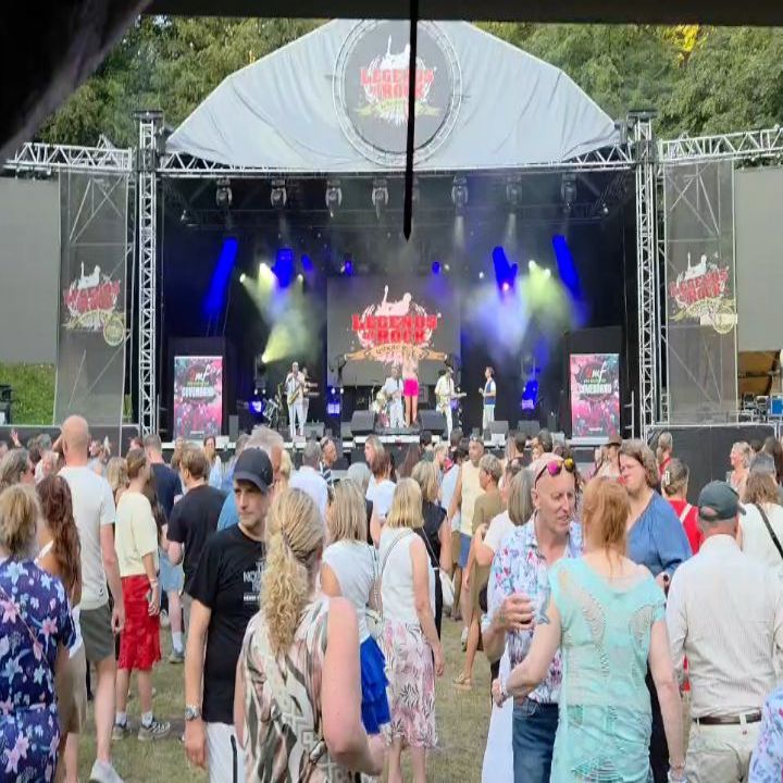 Legends of Rock in Park Sonsbeek: vol terrein, stralende zon
