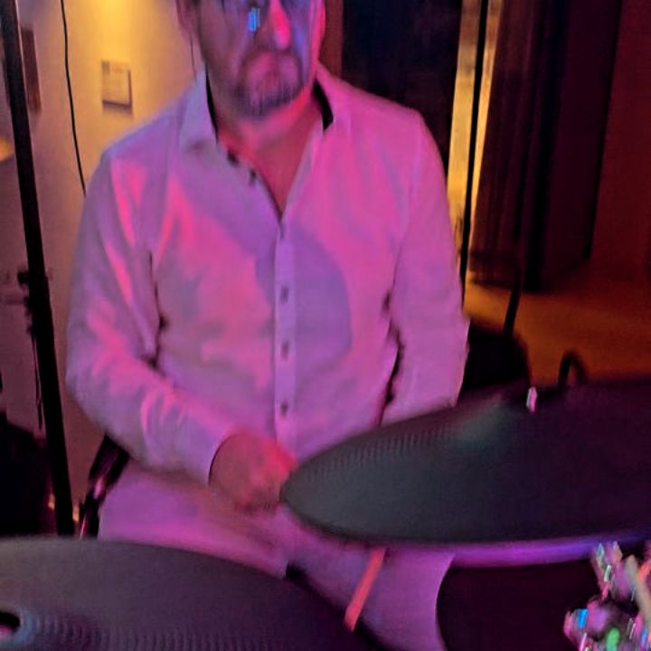 Bruiloft van Tiemen & Nicky: feest bij de Maassöcieteit