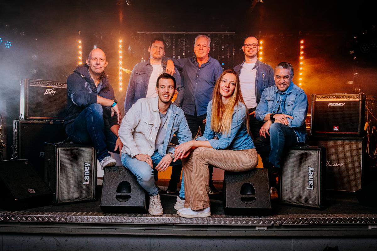 2MF live show met sfeervolle lichtshow